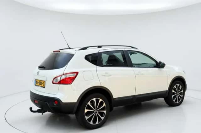 Nissan Qashqai (2013) thumbnail 3