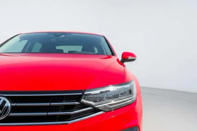 Volkswagen Passat (2021) thumbnail 3