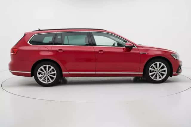 Volkswagen Passat (2021) thumbnail 5