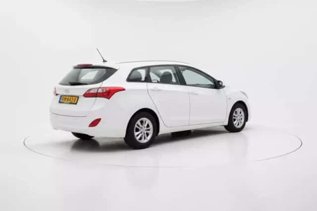 Hyundai i30 (2015) thumbnail 3