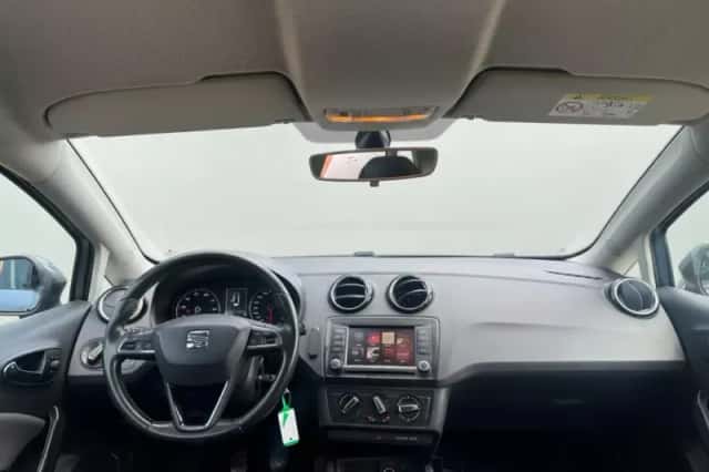 SEAT Ibiza (2016) thumbnail 2