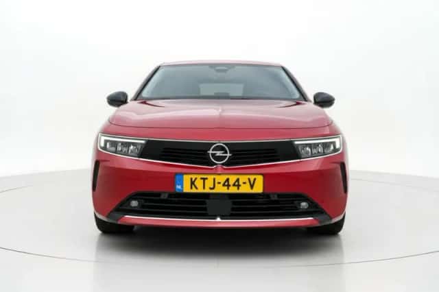Opel Astra (2022) thumbnail 3