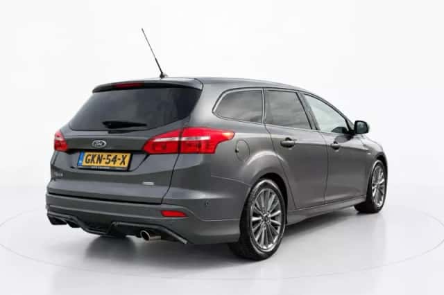Ford Focus (2017) thumbnail 3