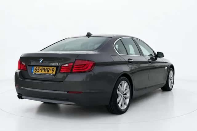 BMW 5-Serie (2011) thumbnail 3