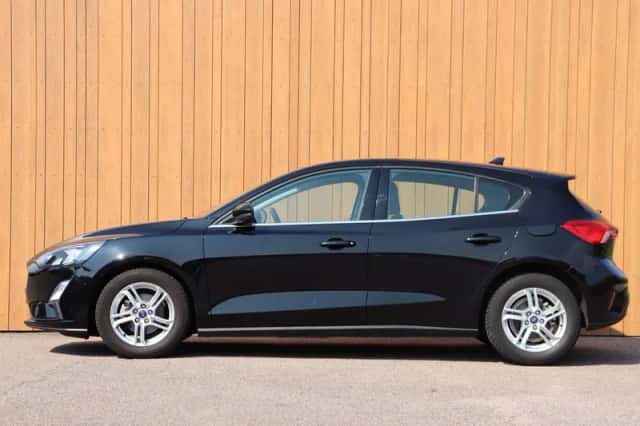 Ford Focus (2022) thumbnail 3
