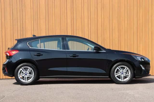 Ford Focus (2022) thumbnail 5