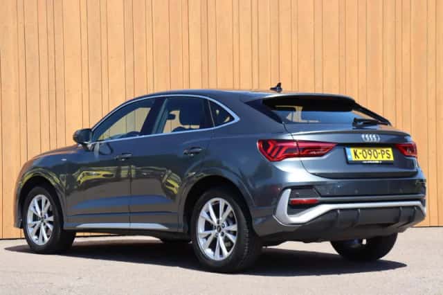 Audi Q3 (2021) thumbnail 4