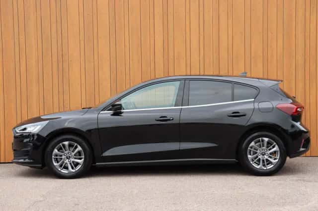 Ford Focus (2023) thumbnail 3