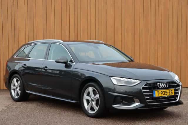 Audi A4 (2023) thumbnail 2
