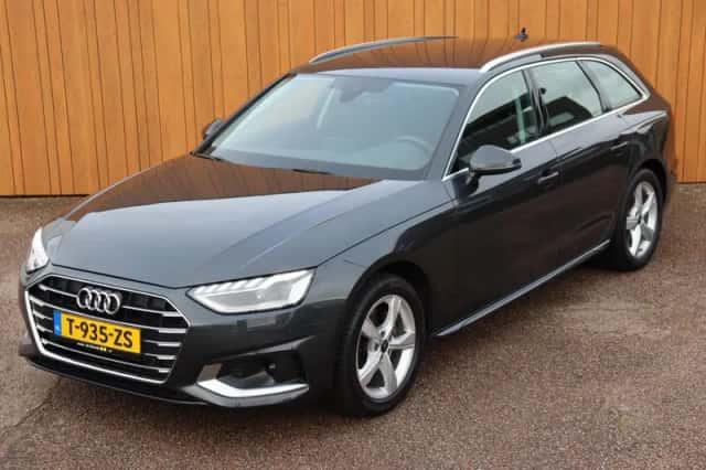 Audi A4 (2023) thumbnail 6
