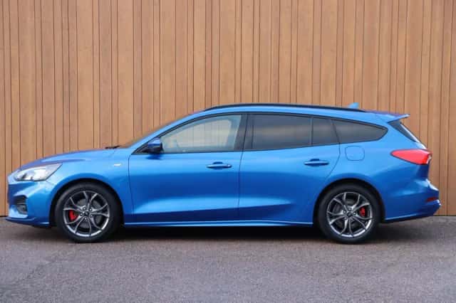 Ford Focus (2021) thumbnail 3