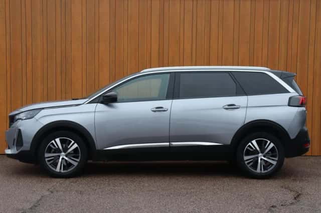Peugeot 5008 (2023) thumbnail 3