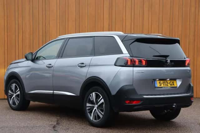 Peugeot 5008 (2023) thumbnail 4