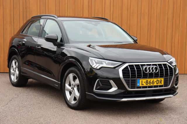 Audi Q3 (2021) thumbnail 2