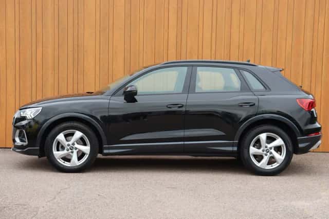 Audi Q3 (2021) thumbnail 3