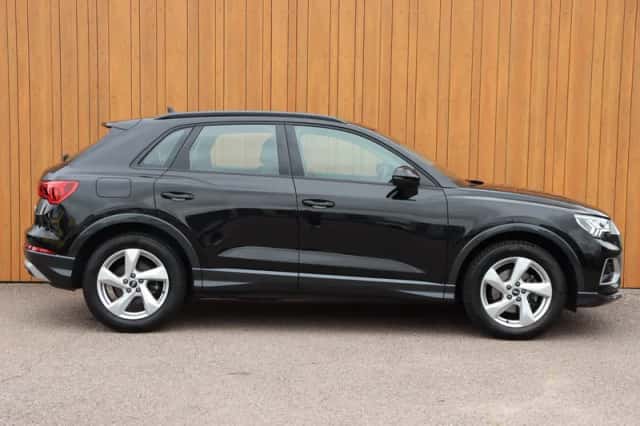 Audi Q3 (2021) thumbnail 5