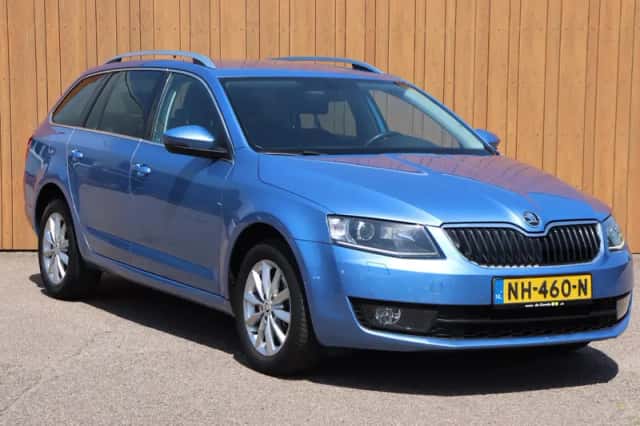 Škoda Octavia (2017) thumbnail 2