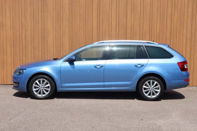 Škoda Octavia (2017) thumbnail 3