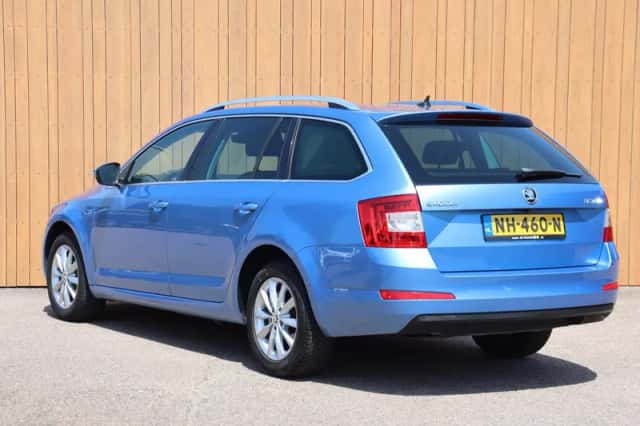 Škoda Octavia (2017) thumbnail 4