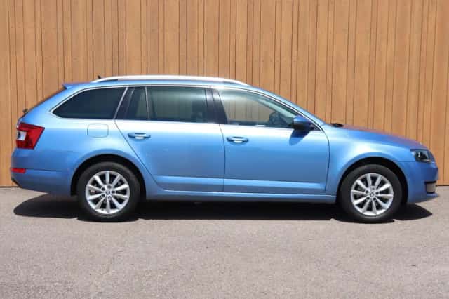 Škoda Octavia (2017) thumbnail 5