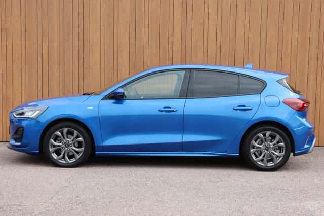 Ford Focus (2022) thumbnail 3