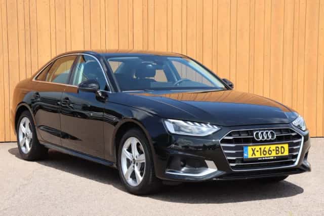 Audi A4 (2023) thumbnail 2