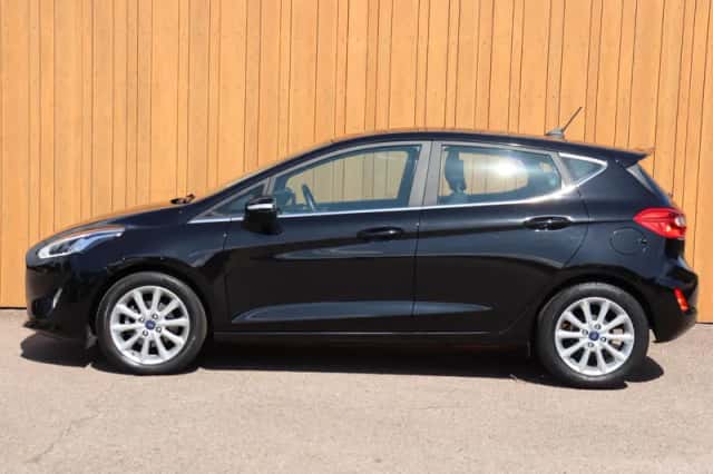 Ford Fiesta (2021) thumbnail 3