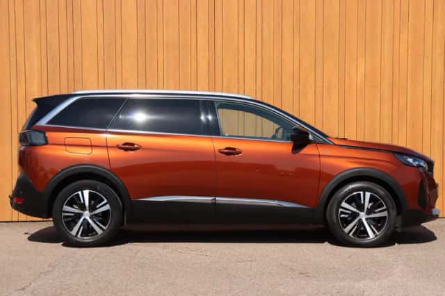 Peugeot 5008 (2023) thumbnail 5