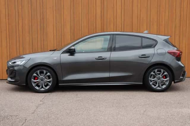 Ford Focus (2023) thumbnail 3