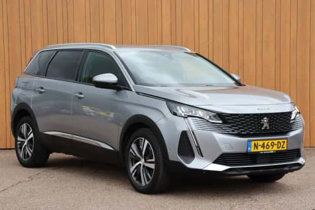 Peugeot 5008 (2021) thumbnail 2