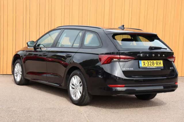 Škoda Octavia (2024) thumbnail 4
