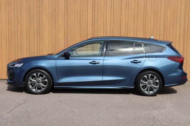 Ford Focus (2022) thumbnail 2