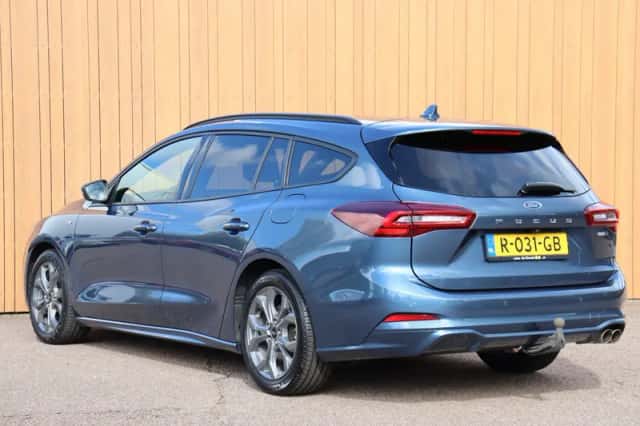 Ford Focus (2022) thumbnail 3