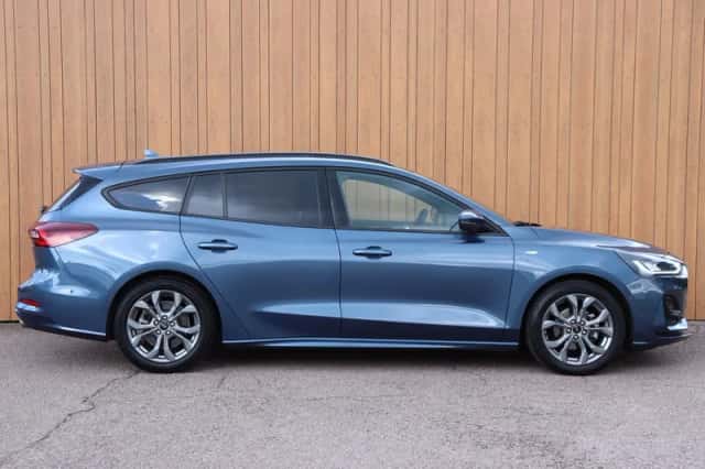 Ford Focus (2022) thumbnail 4