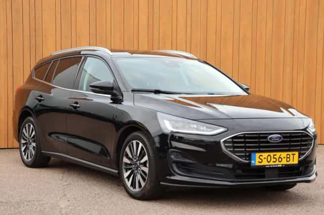 Ford Focus (2022) thumbnail 2