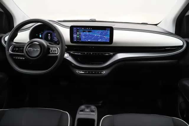 Fiat 500e (2023) thumbnail 2