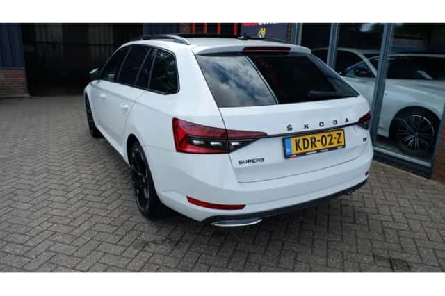 Škoda Superb (2021) thumbnail 5