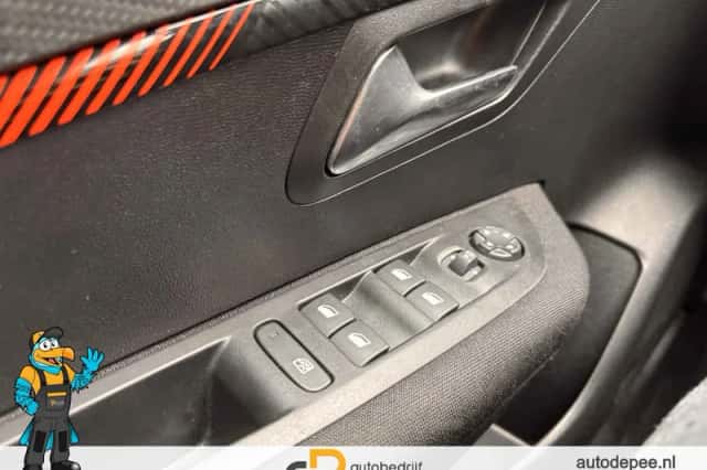 Peugeot 208 (2023) thumbnail 5