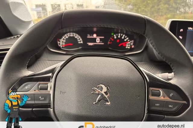 Peugeot 208 (2023) thumbnail 6