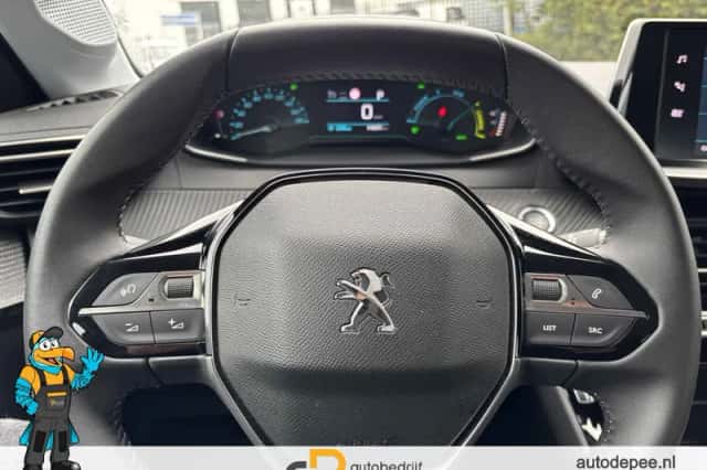 Peugeot e-208 (2023) thumbnail 5