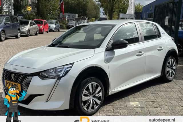 Peugeot e-208 (2022) thumbnail 2