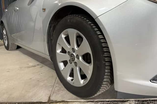 Opel Insignia (2010) thumbnail 2