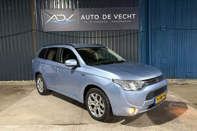 Mitsubishi Outlander (2013) thumbnail 1