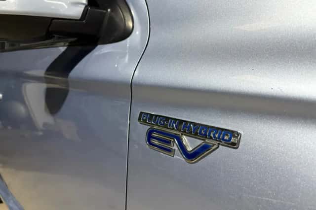 Mitsubishi Outlander (2013) thumbnail 3