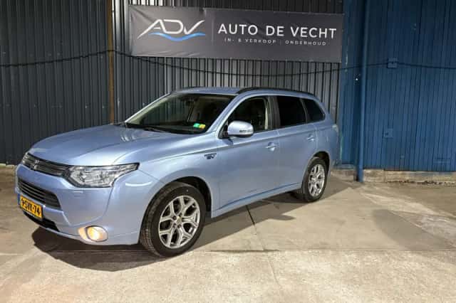 Mitsubishi Outlander (2013) thumbnail 6