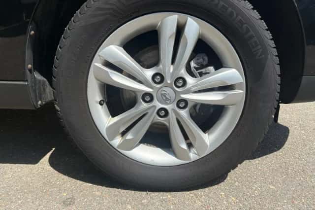Hyundai ix35 (2012) thumbnail 3