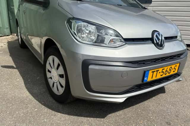 Volkswagen Up! (2018) thumbnail 2