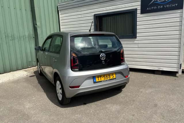 Volkswagen Up! (2018) thumbnail 3