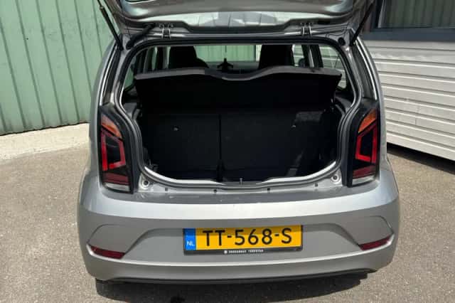 Volkswagen Up! (2018) thumbnail 5