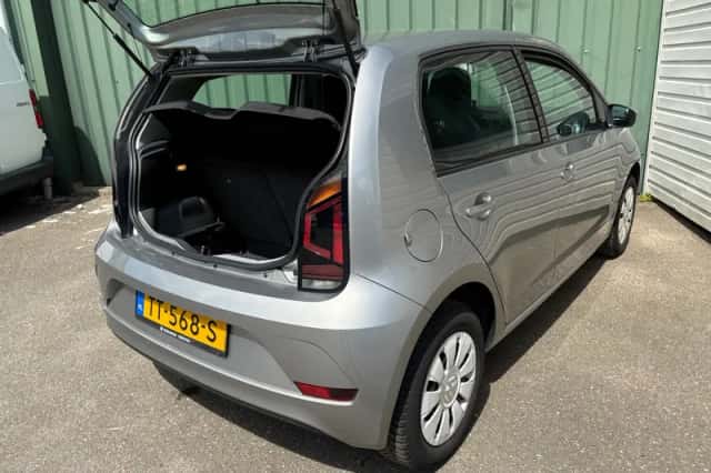 Volkswagen Up! (2018) thumbnail 6